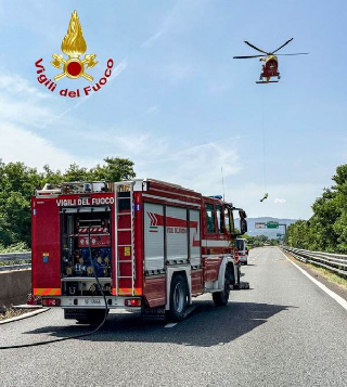 Incidente sul Raccordo Torino-Caselle: tratto chiuso, quattro feriti e due auto ribaltate