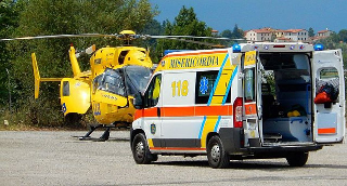 Incidente tra Oulx e Cesana: auto contro un muro, feriti quattro giovani Carabinieri
