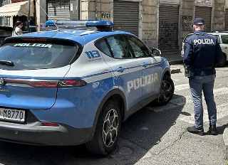 Torino - Rapinano un uomo con un coltello alla gola: arrestati due giovani, uno è minorenne