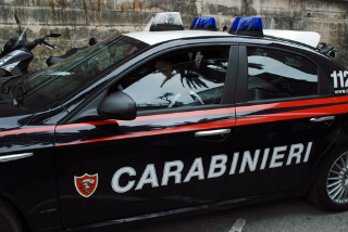 Torino - Chiama il 112 per chiedere aiuto: arrestato il compagno per maltrattamenti