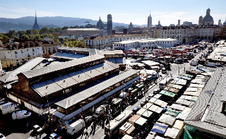 “Salviamo i mercati di Torino”: ambulanti in piazza il 7 luglio contro degrado e abbandono