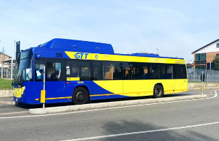 Torino - Bus fuori controllo si schianta contro una cancellata, tre feriti