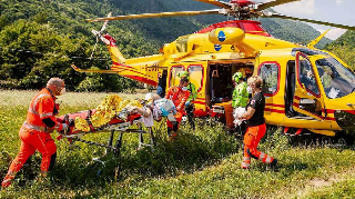 Tavagnasco - Incidente agricolo: uomo travolto da un trattore, elisoccorso sul posto