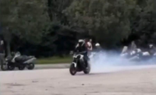 Nichelino - Residenti esasperati dalle corse clandestine di moto in via Mattei
