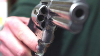 Cuorgné - 75enne minaccia con pistola a salve un gruppo di ragazzi disabili: denunciato dai Carabinieri