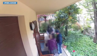 Finti carabinieri derubano anziana di un milione in gioielli: arrestati due sinti piemontesi