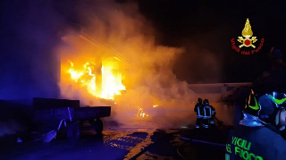 Bussoleno - A fuoco 50 rotoballe di fieno in una cascina