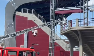 Torino - Si arrampica su una colonna dello stadio Filadelfia: salvato dopo ore dai Vigili del Fuoco