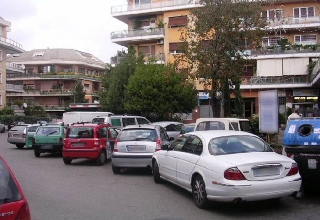 Torino - Parcheggi selvaggi e strade pericolose: oltre 1.400 multe al giorno e incidenti in aumento