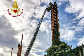Torino - Sale su un pilone di 30 metri al Kappa FuturFestival: spettatore soccorso dai Vigili del Fuoco