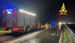 Tragedia sul raccordo Torino-Pinerolo: auto in fiamme dopo un tamponamento, un morto carbonizzato