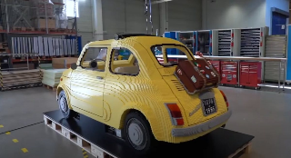 Torino - Al MAUTO, una Fiat 500 in mattoncini Lego celebra il mito dell’icona italiana
