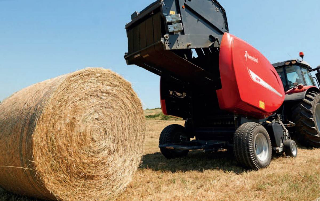 Lusernetta - Grave incidente in azienda agricola: 82enne travolto da una rotoballa di fieno