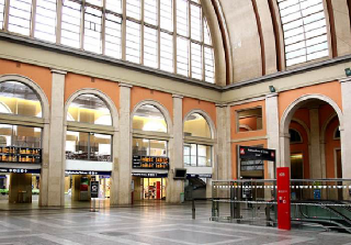 Torino - Minaccia una donna per una moneta vicino alla stazione di Porta Nuova: arrestato parcheggiatore abusivo