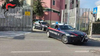 Chieri - Arrestati due uomini per furti al mercato, prelevati 1.500 euro con bancomat rubato