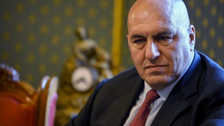 Hacker attaccano l’account X del ministro Crosetto: pubblicati post ingannevoli sulle criptovalute