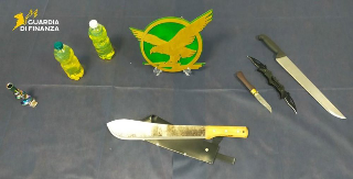 Savona - Fermati 4 giovani torinesi: trovati due machete, coltelli e benzina in auto
