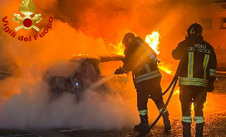 Torino - Auto in fiamme a Madonna di Campagna: disagi e deviazioni per i mezzi pubblici