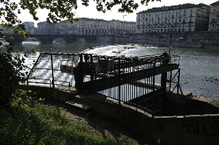 Torino - Cadavere in decomposizione ritrovato nel Po: indagini in corso