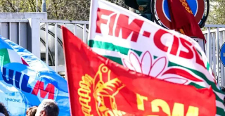 Torino - Metalmeccanici in piazza: migliaia in corteo per il contratto nazionale